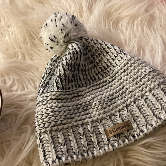 COLUMBIA ladies knitted beanie Pom Pom - Picture 9 of 9